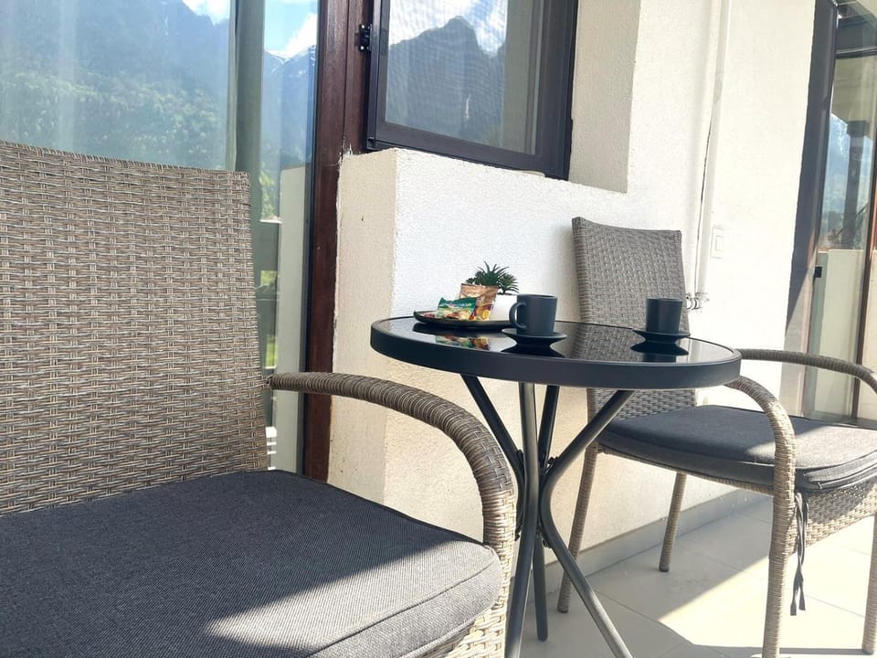 Coffee/tea facilities, Balcony/Terrace, Seating area, River view, Family, Family