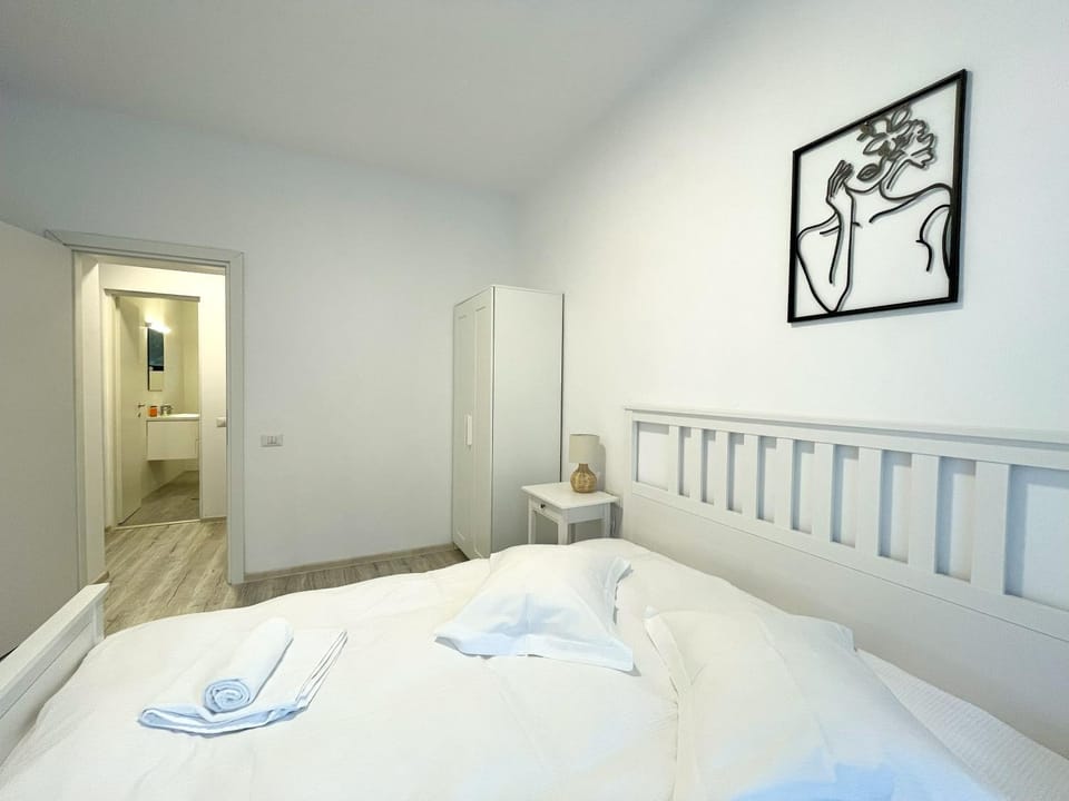 Bed, Photo of the whole room, Bedroom, towels, wardrobe