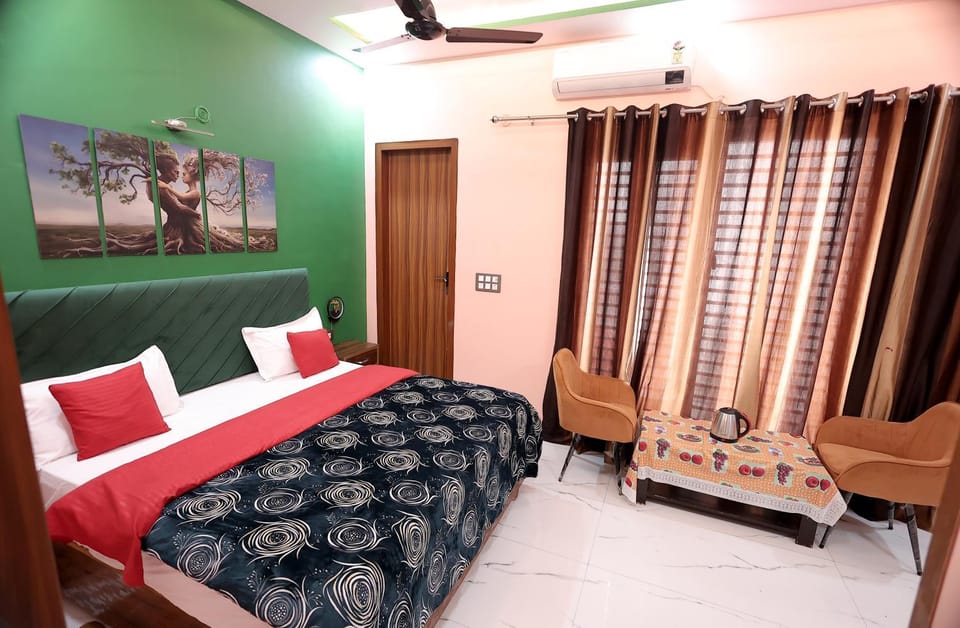Bed, Photo of the whole room, Bedroom