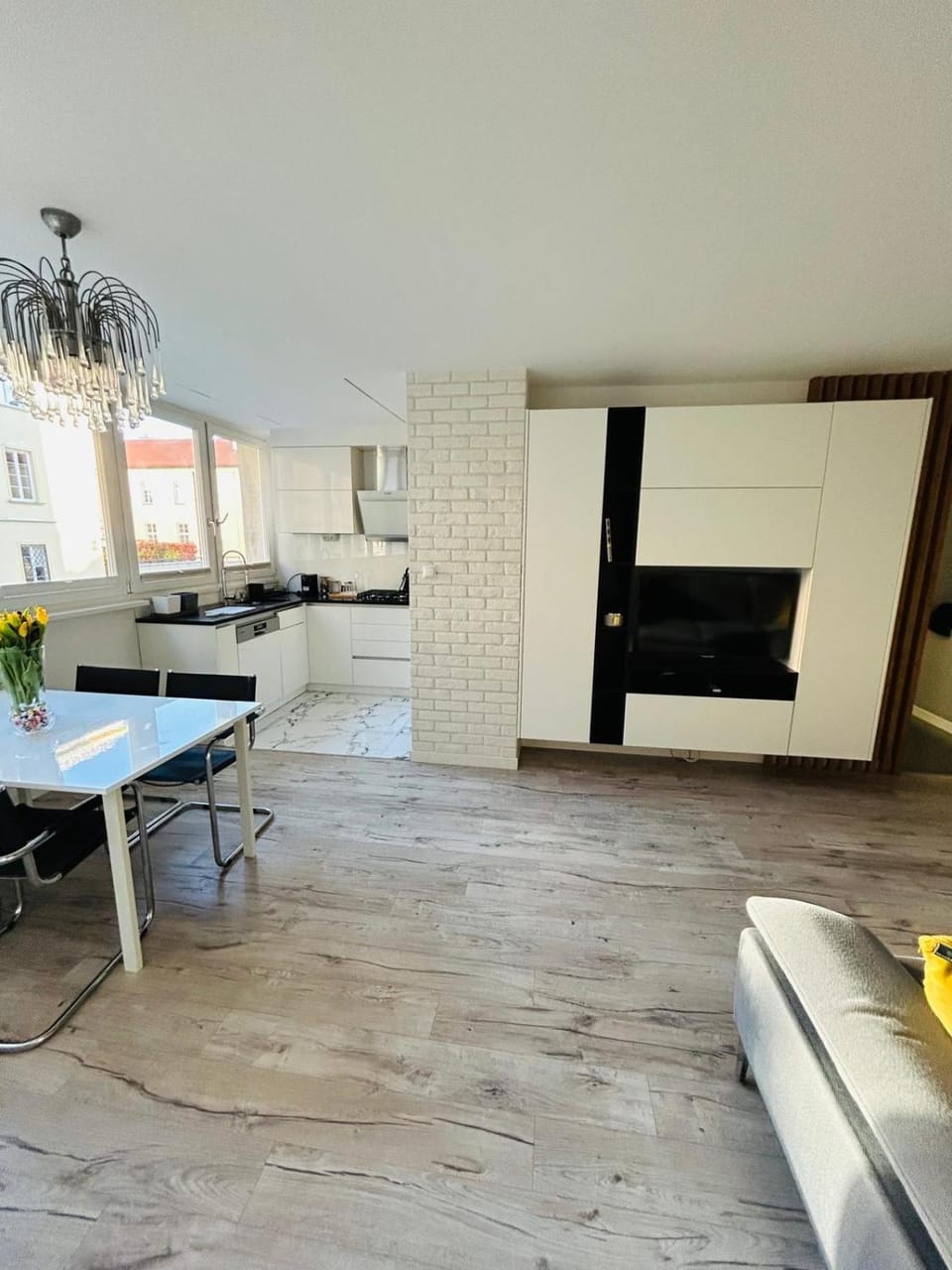 TV and multimedia, Kitchen or kitchenette, Living room, Dining area