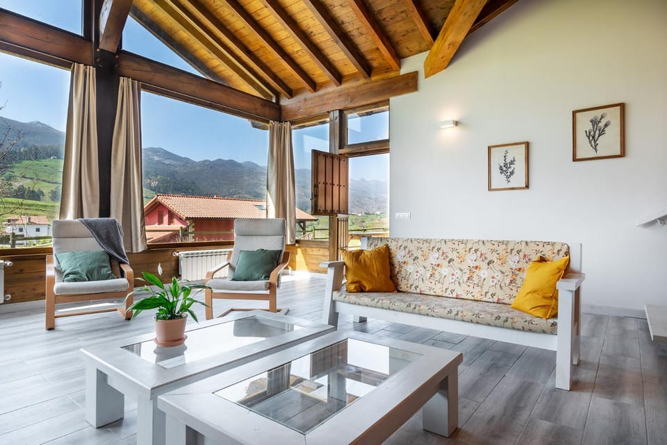 Communal lounge/ TV room, Living room, Lounge or bar, Garden view, Mountain view