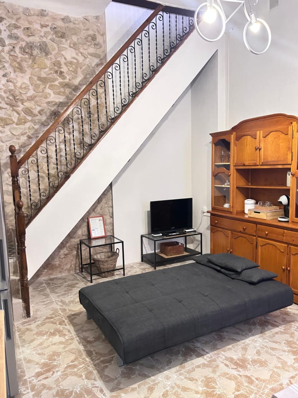 Communal lounge/ TV room, Bed, TV and multimedia, Living room, Seating area