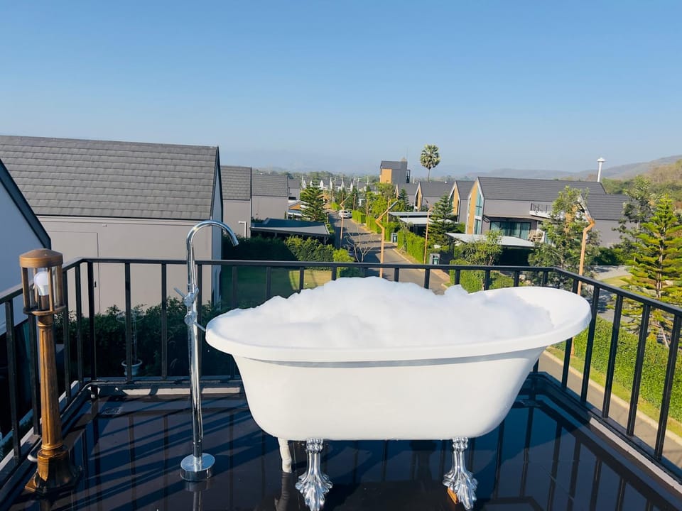 Natural landscape, Hot Tub, View (from property/room), Balcony/Terrace