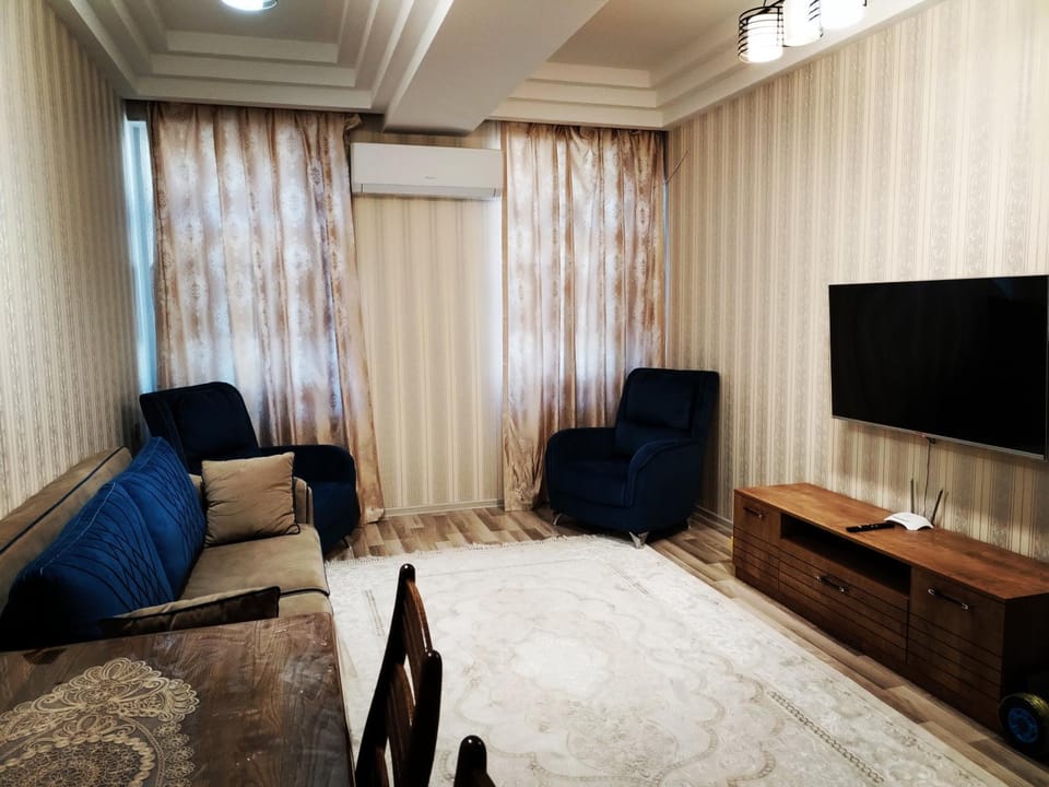 TV and multimedia, Living room, Seating area, Evening entertainment, air conditioner