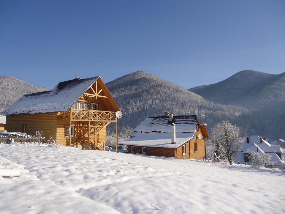 Property building, Facade/entrance, Day, Natural landscape, Winter, Mountain view