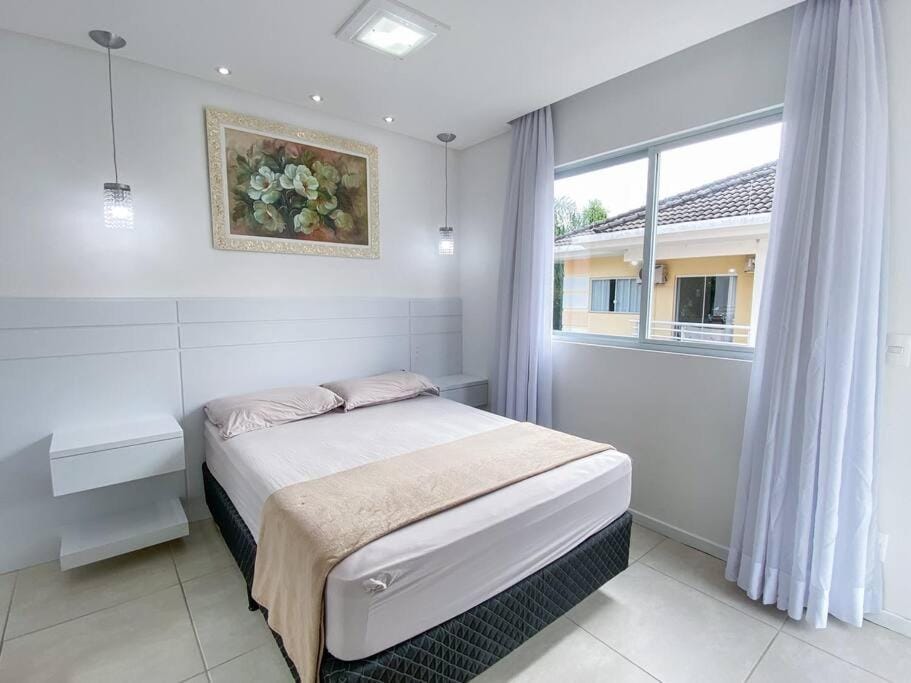 Apartamento de 2 Quartos na Praia de Palmas - 0117 Apartment in Florianopolis