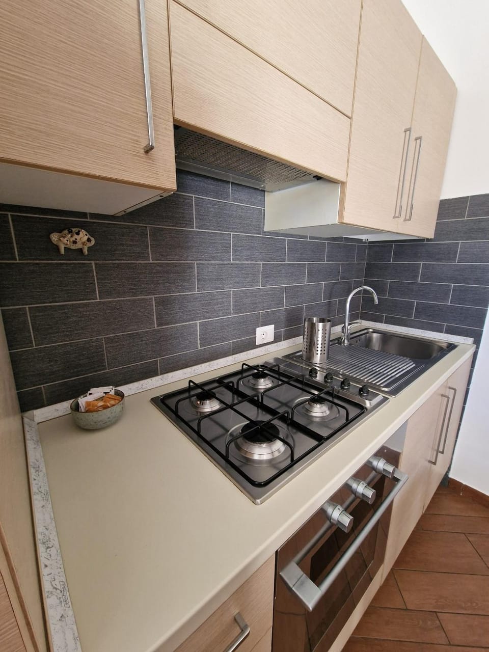 Day, Kitchen or kitchenette, Living room, Seating area, Time of day, stove