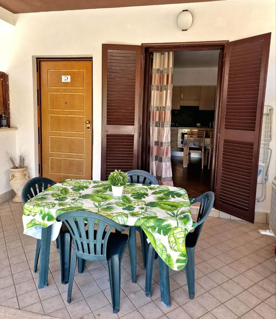 Property building, Continental breakfast, Inner courtyard view
