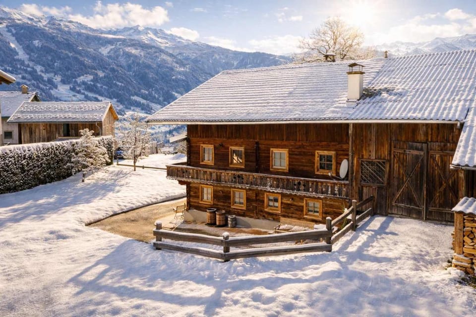 Property building, Winter, Balcony/Terrace