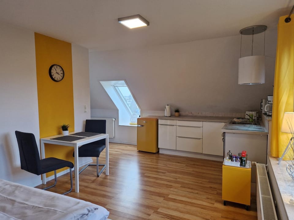 Kitchen or kitchenette, Photo of the whole room, Dining area