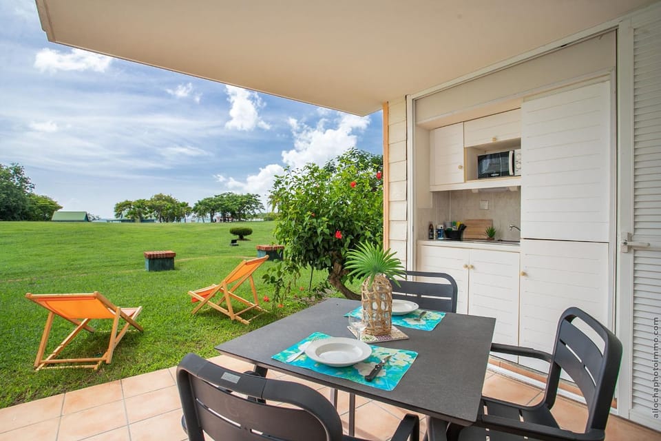 Bambou Suite vue mer à 50 m de la plage et de la piscine Apartment in Sainte-Luce