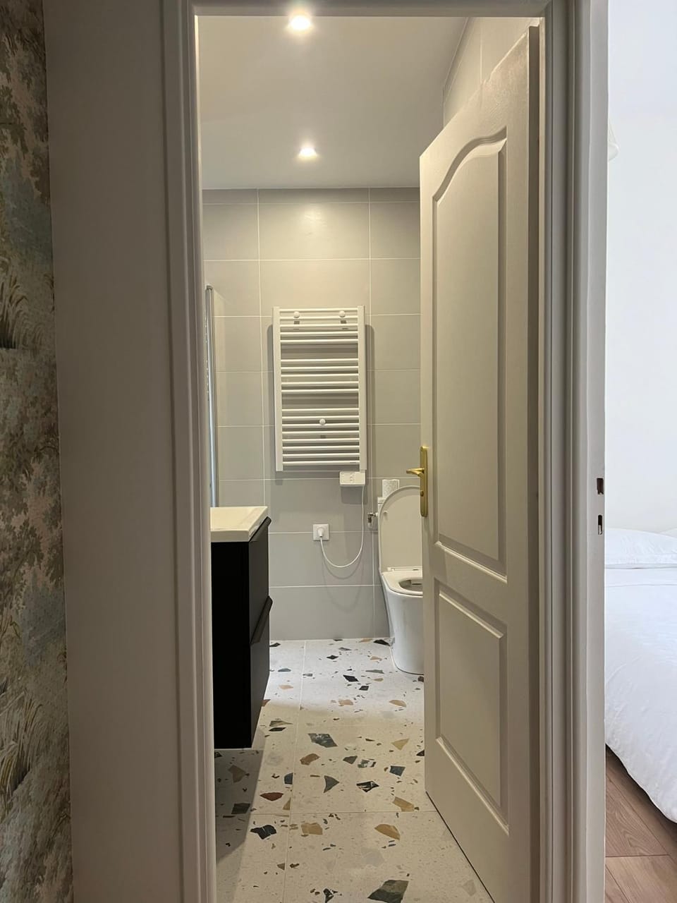 Shower, Toilet