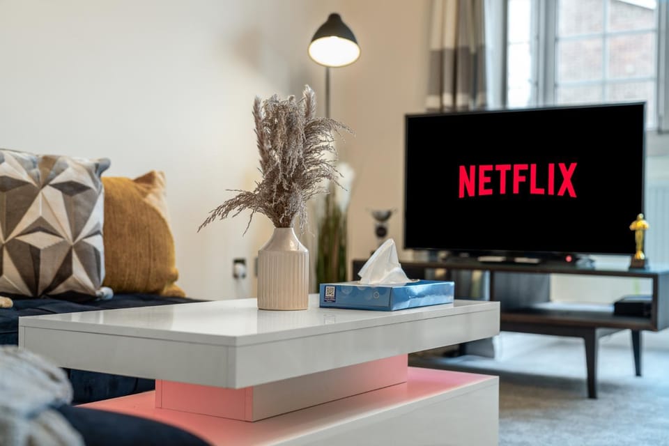 Communal lounge/ TV room, TV and multimedia, Coffee/tea facilities, Living room, Seating area, Evening entertainment, internet