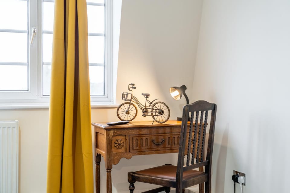 Wilkinsons Home-Free parking, Perfect For Contractors & Weekend getaways, Near London City Airport & Excel House in London