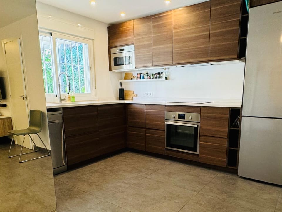 Coffee/tea facilities, Garden view, dishwasher, microwave, oven, stove, toaster, kitchen