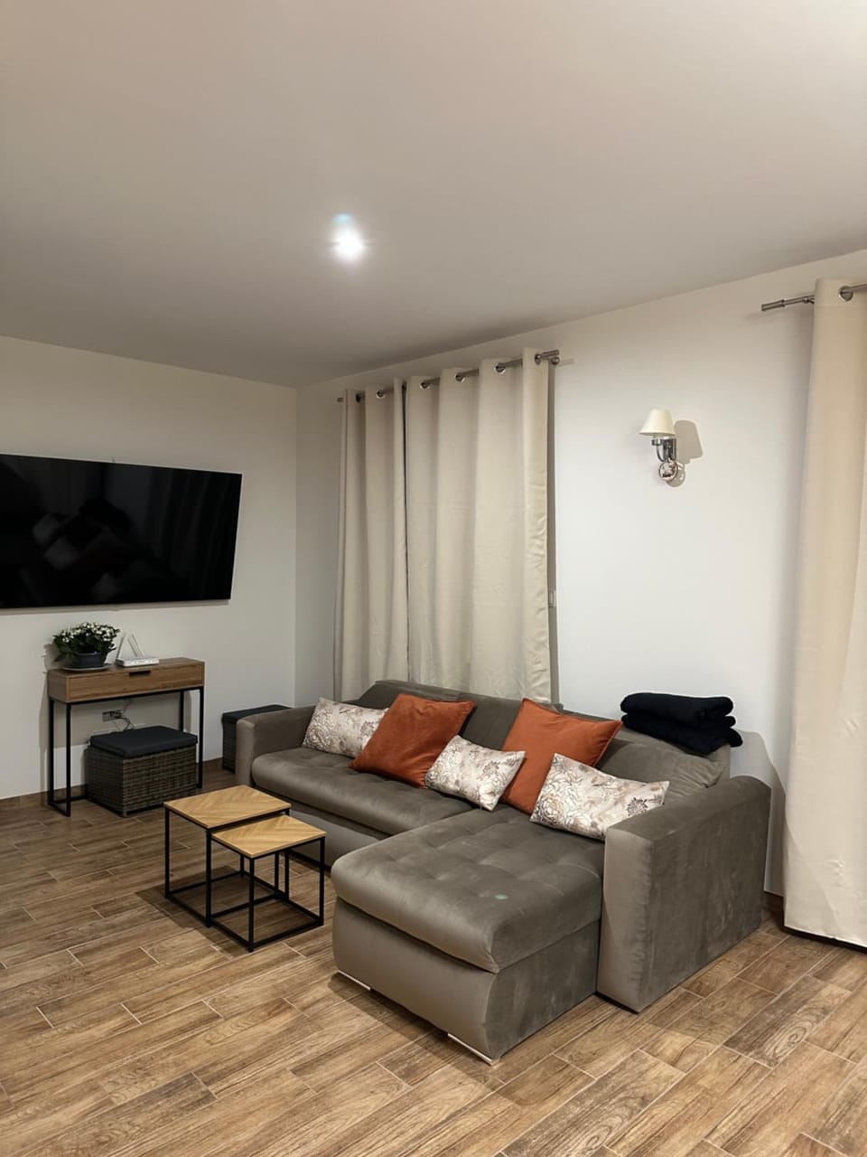 TV and multimedia, Living room, Seating area