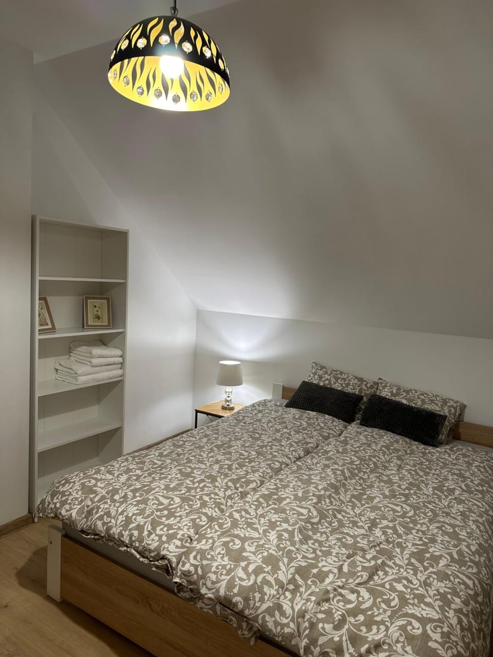 Photo of the whole room, Bedroom