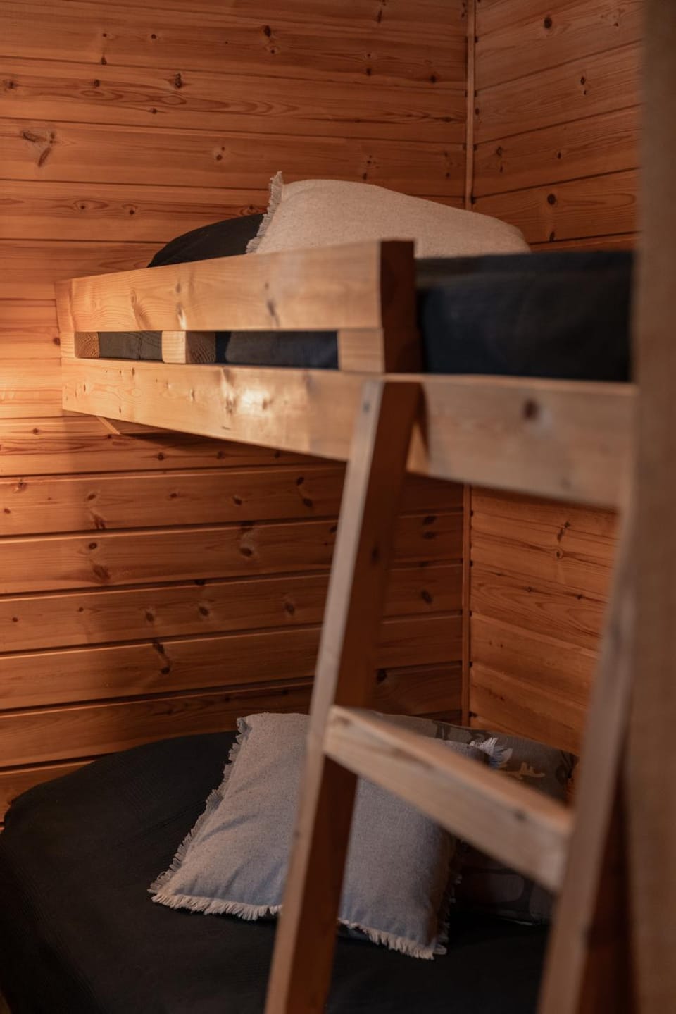 Bedroom, bunk bed