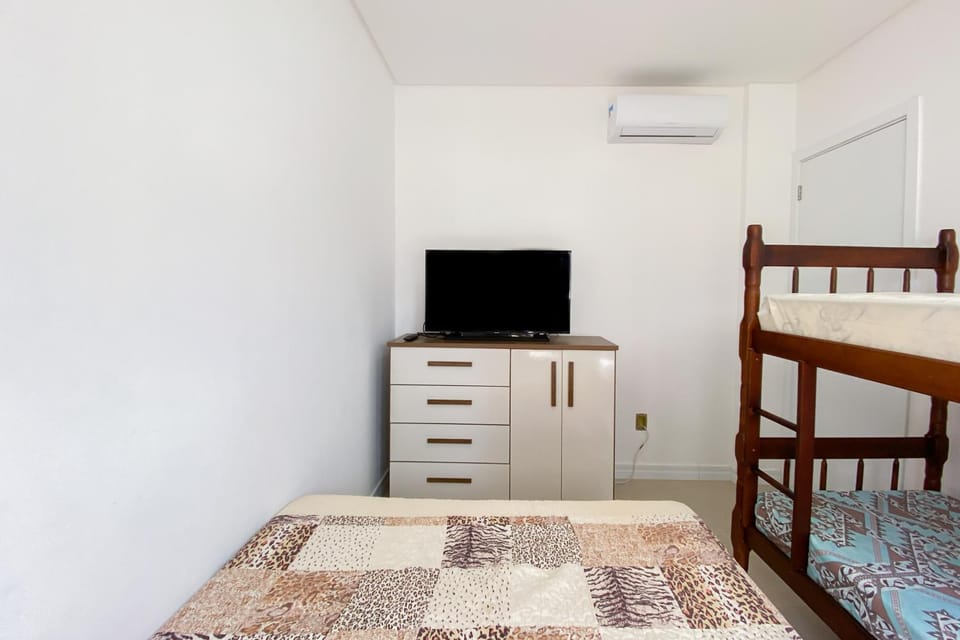 Apto com 2 Qtos e Varanda com Churrasqueira - 0126 Apartment in Florianopolis