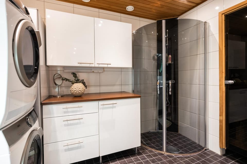 Shower, Bathroom, washing machine, dryer