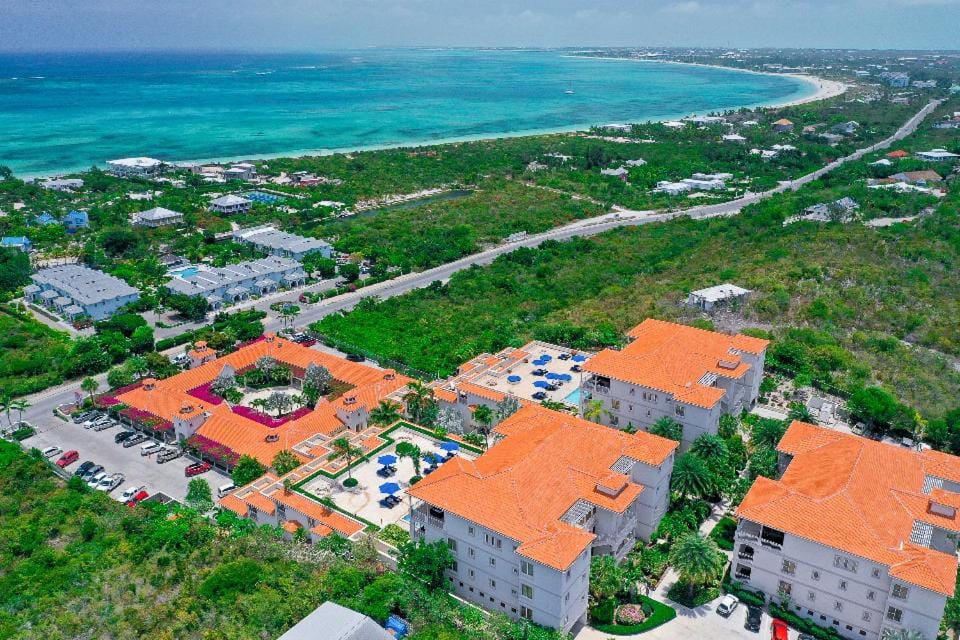 Property building, Day, Neighbourhood, Natural landscape, Bird's eye view, Sea view, Location