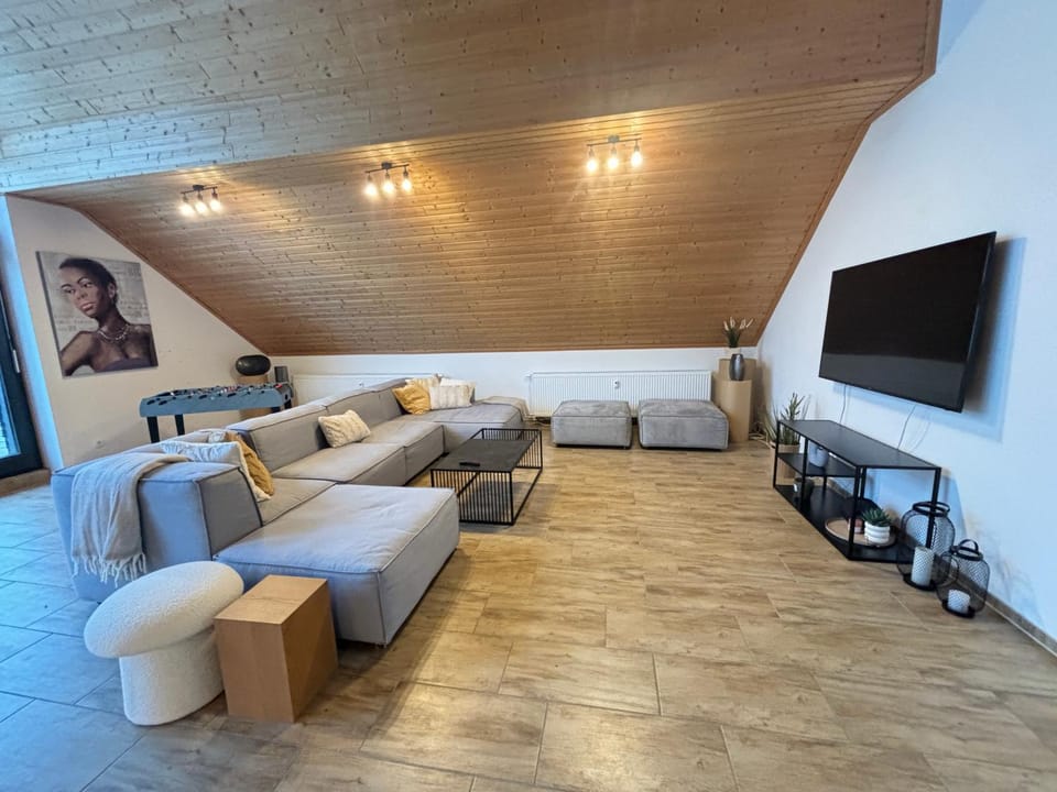 XXL Penthouse - 240qm - 6 rooms - priv Parking- MalliBase Apartments Apartment in Garbsen