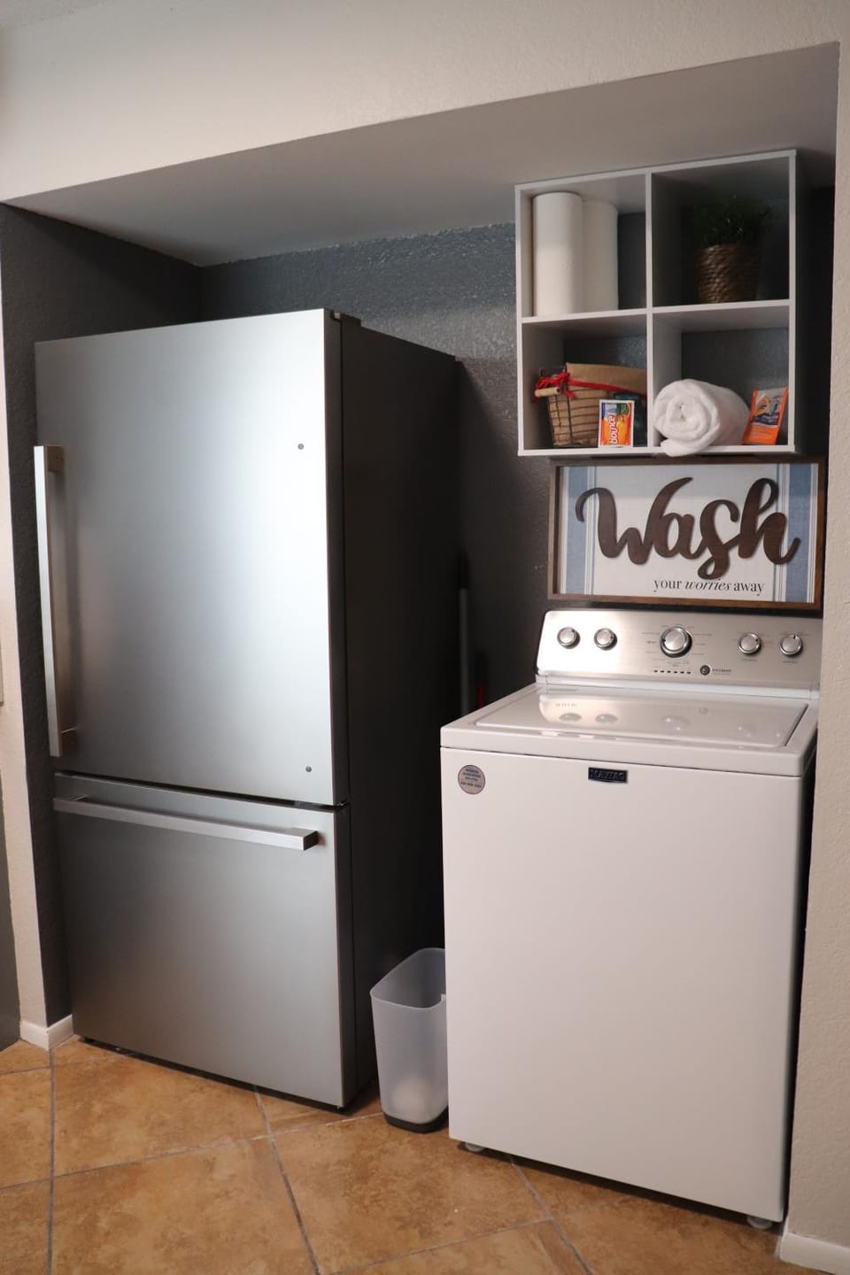 Kitchen or kitchenette, washing machine