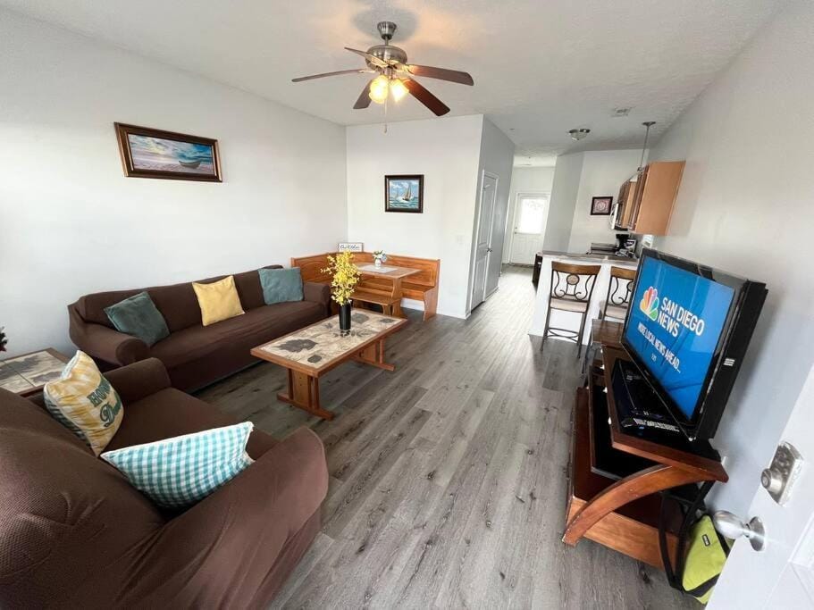 Newly Upgraded 2-BR Cottage, 2 Blocks To Beach House in Myrtle Beach