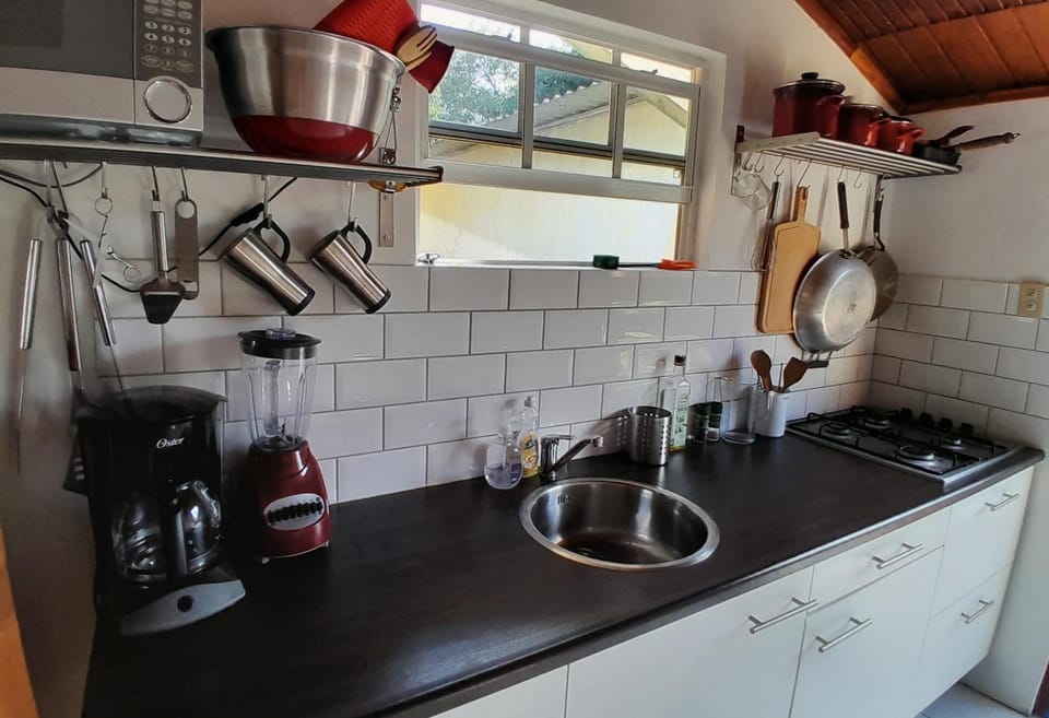 Coffee/tea facilities, microwave, stove, kitchen