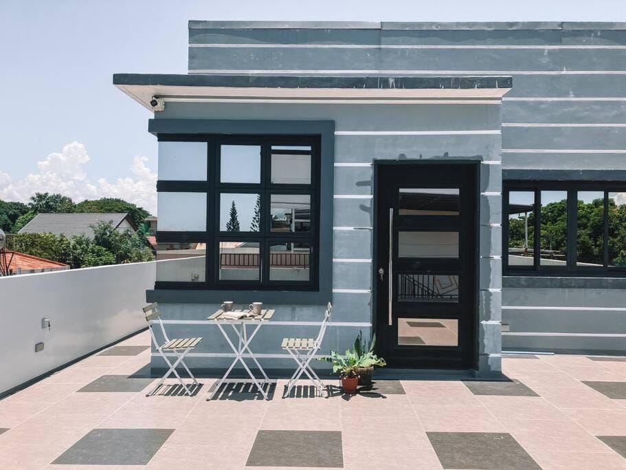 1BR Tropical Penthouse for 4 guests, near beach Apartment in La Union