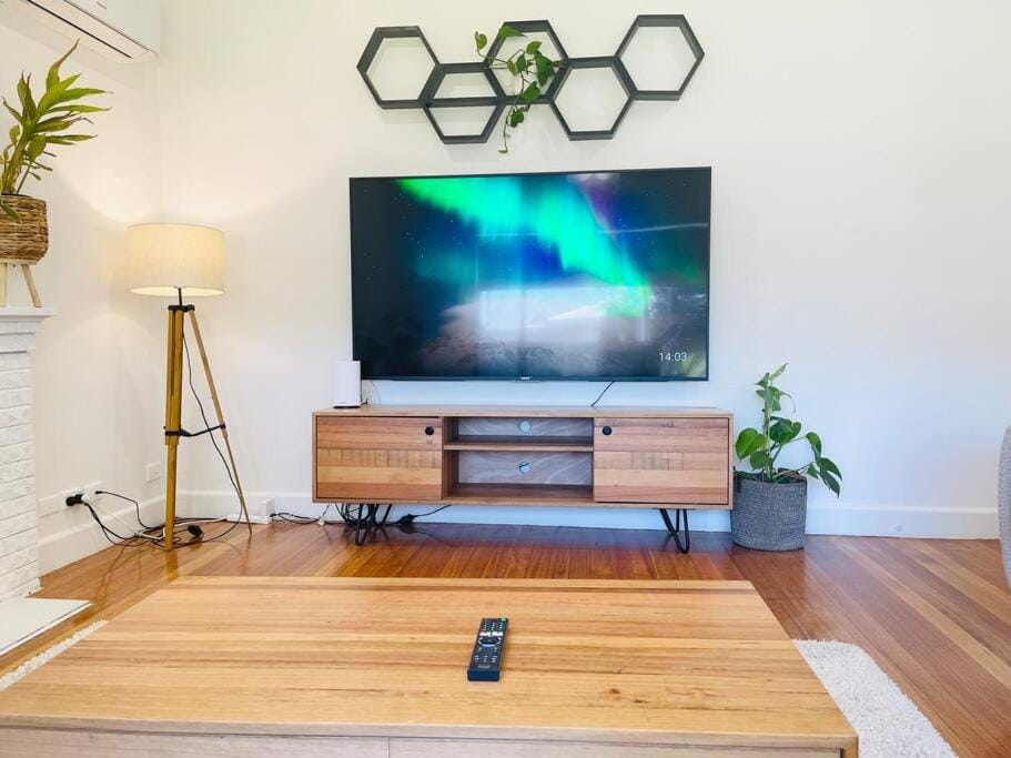 D133 St Alban station stay House in Melbourne