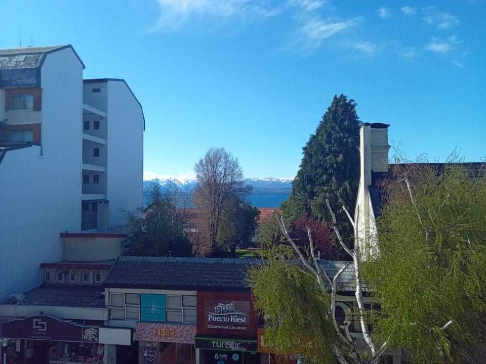 Balcony/Terrace, Living room, Lake view