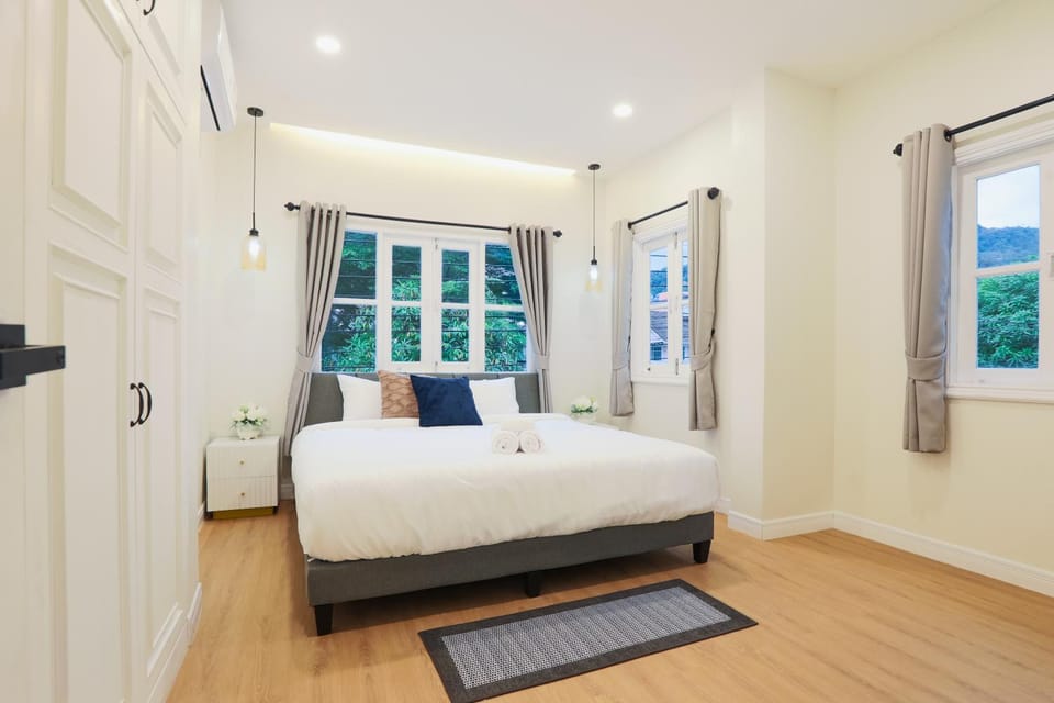 Photo of the whole room, Bedroom