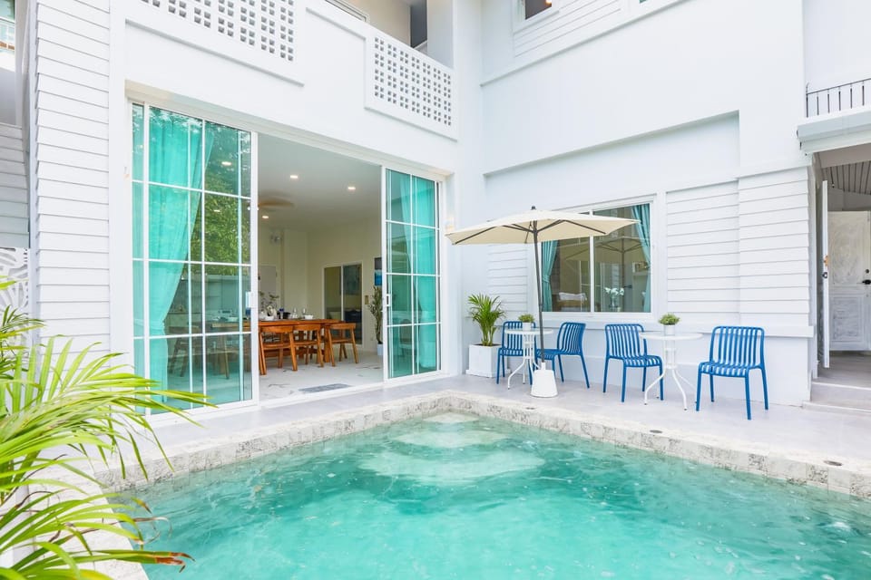 Patio, Pool view, Swimming pool, sunbed