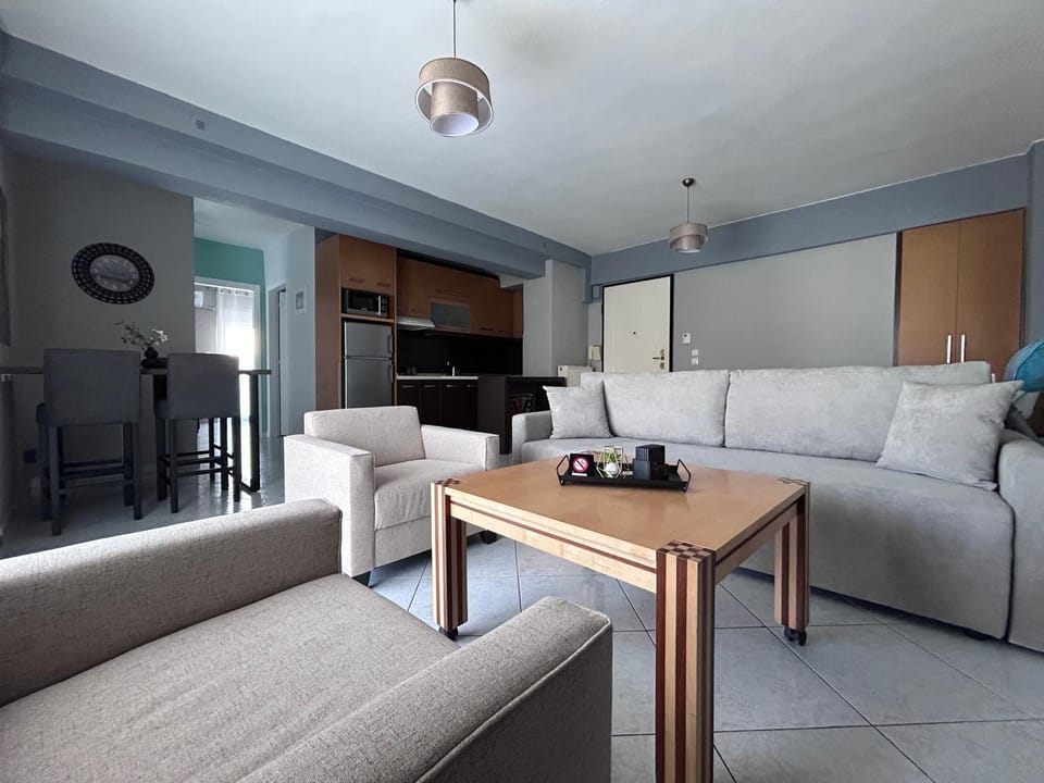 Kitchen or kitchenette, Living room, Seating area, Dining area