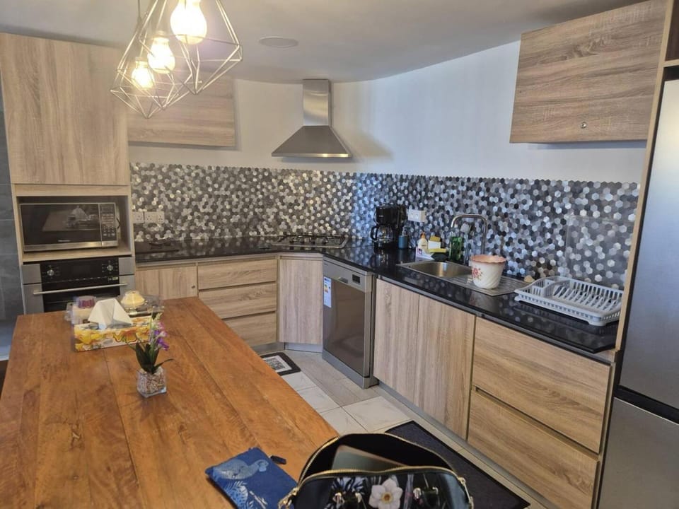 Kitchen or kitchenette, Breakfast