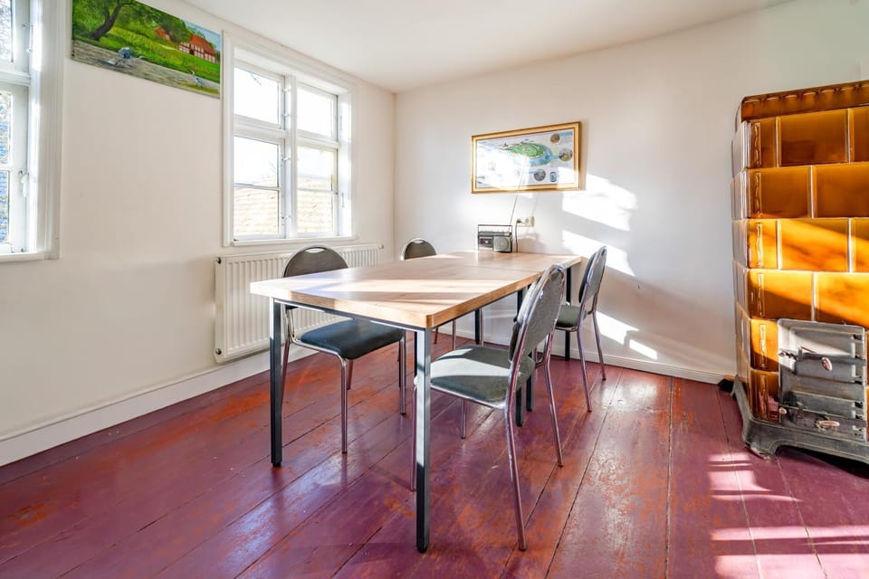 Kitchen or kitchenette, Dining area, Communal kitchen
