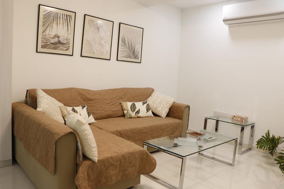 Spacious Apartment, NEAR PINIKOUDES BEACH Apartment in Larnaca