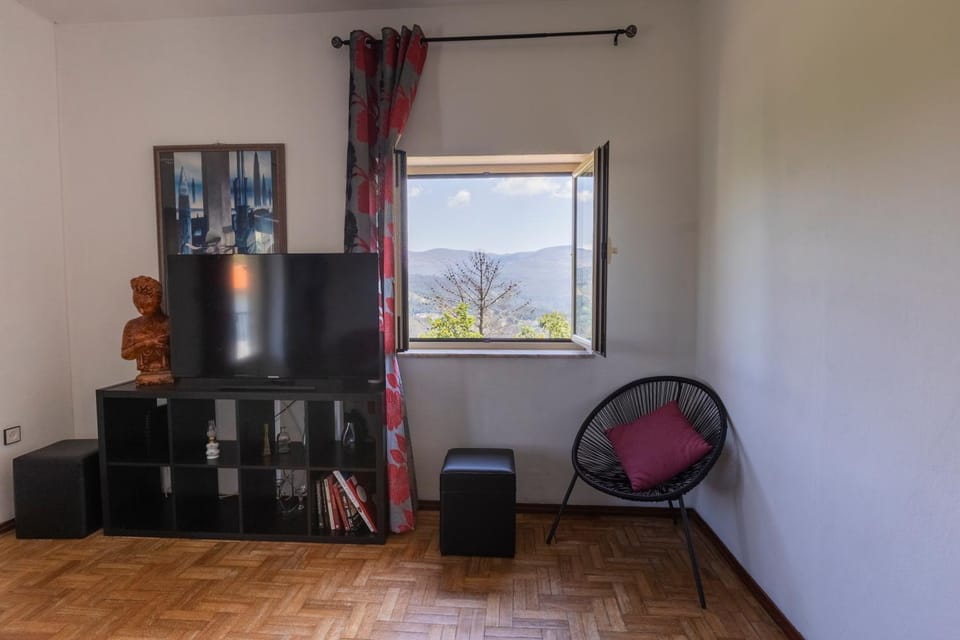 TV and multimedia, Living room, Mountain view