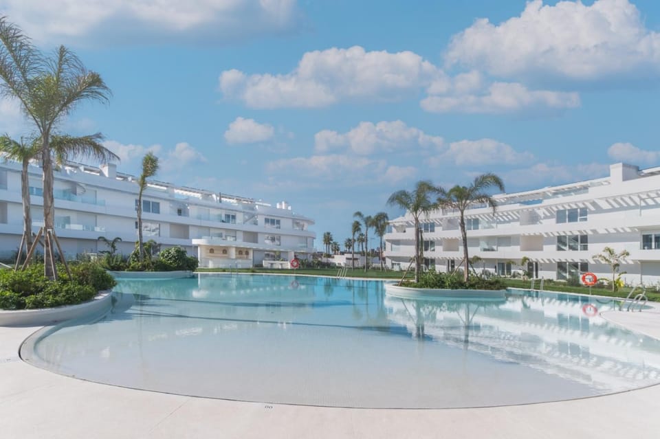 Swimming pool, Swimming pool