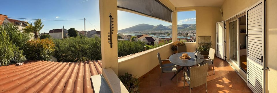 Property building, View (from property/room), View (from property/room), Balcony/Terrace, Balcony/Terrace, City view, City view, Sea view, Sea view