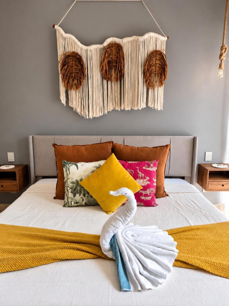 Bed, Bedroom, towels