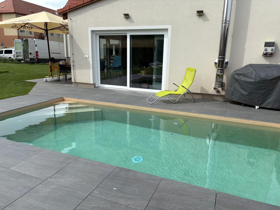 Property building, Swimming pool, Swimming pool