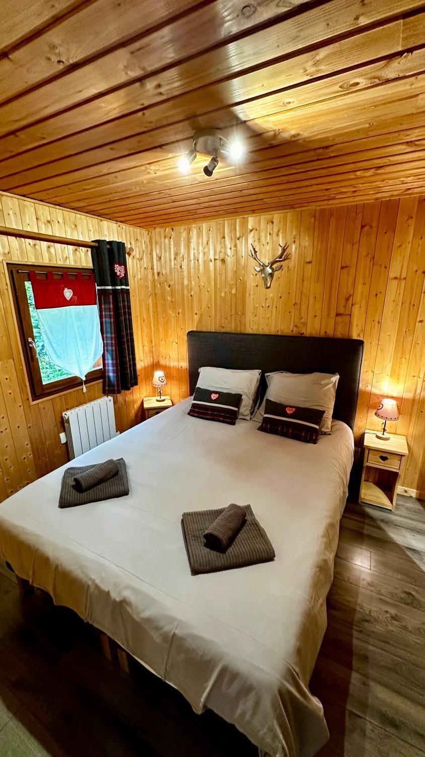 TV and multimedia, Photo of the whole room, Bedroom