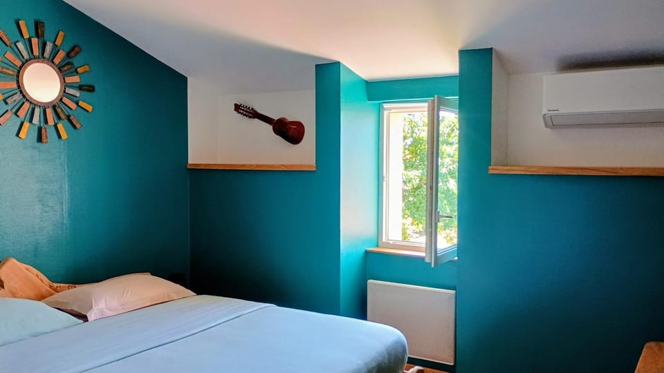 Bed, Photo of the whole room, Bedroom, air conditioner