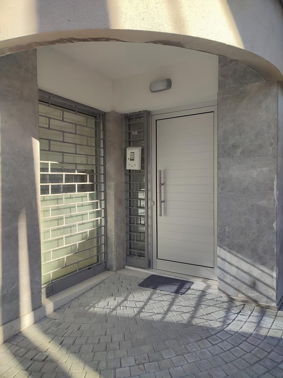 Facade/entrance