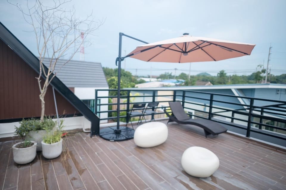 Patio, Day, View (from property/room), Balcony/Terrace, sunbed, sunbed