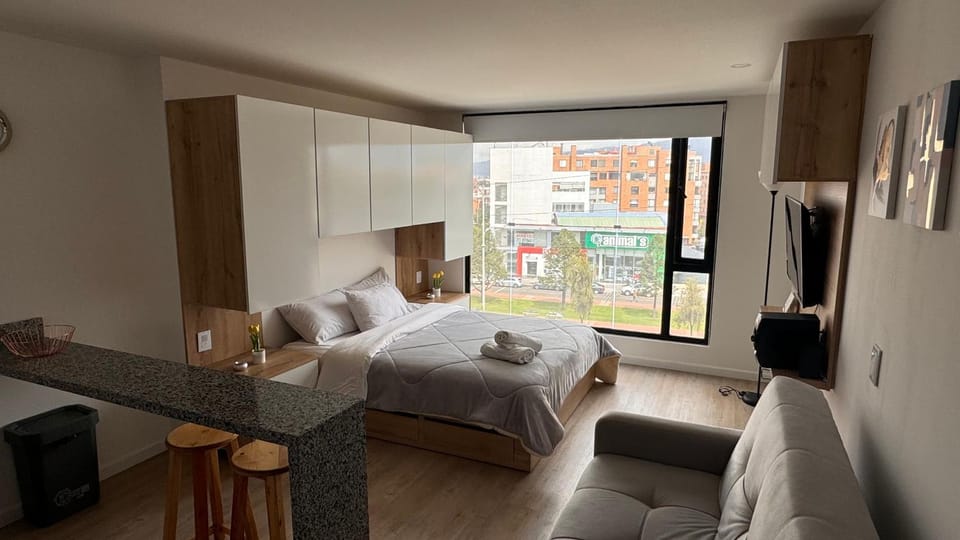 TV and multimedia, Photo of the whole room, Seating area, Bedroom