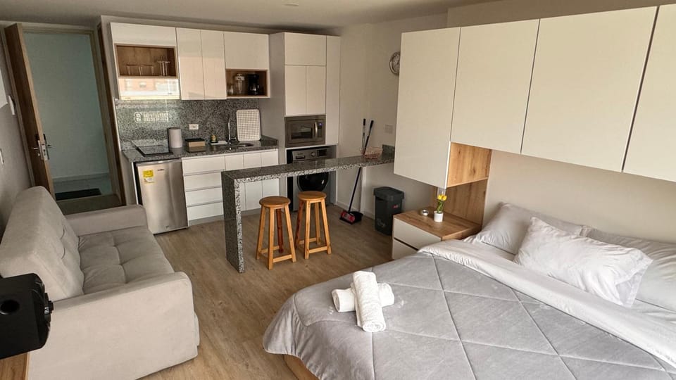 Bed, Kitchen or kitchenette, Dining area, minibar, pet friendly, stove