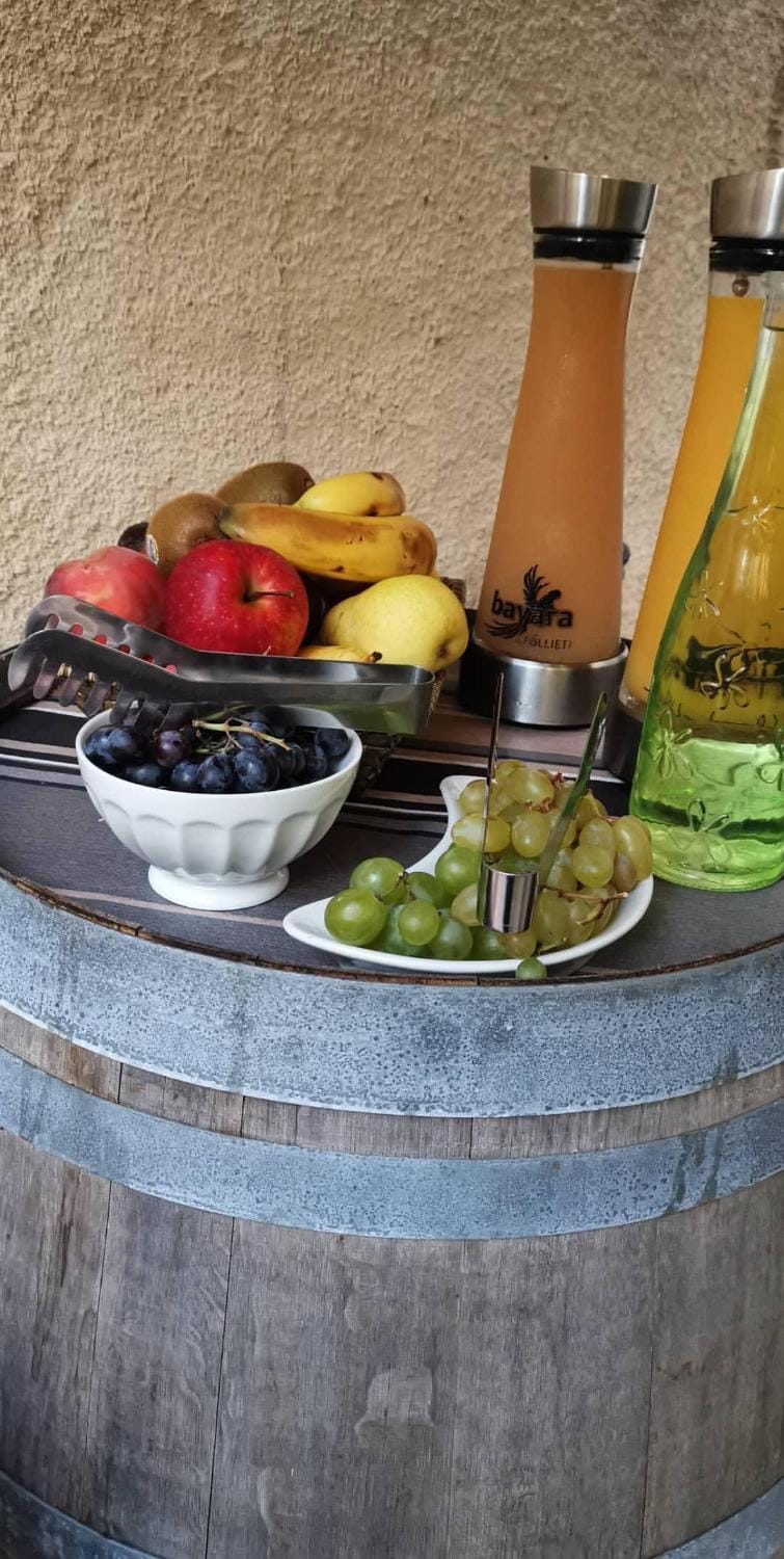 Food and drinks, Food, Drinks